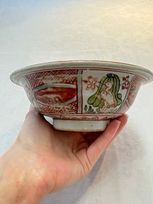 A Chinese Swatow wucai 'klapmuts' bowl with a duck, Ming — photo 3