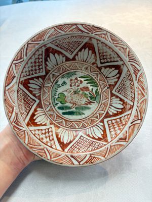 A Chinese Swatow wucai 'klapmuts' bowl with a duck, Ming — photo 5