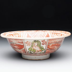 A Chinese Swatow wucai 'klapmuts' bowl with a duck, Ming — photo 3