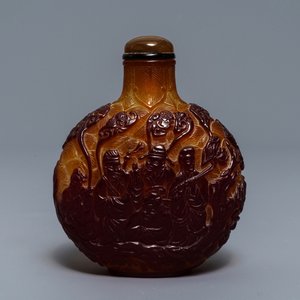 A Chinese table snuff flask with overlay glass design, 19th C. — 照片 1
