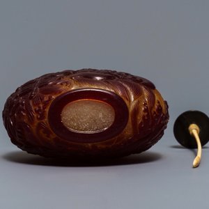 A Chinese table snuff flask with overlay glass design, 19th C. — 照片 5