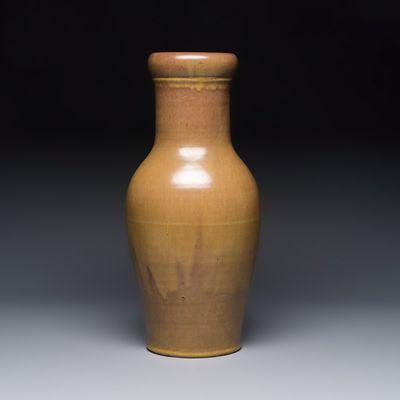 A Chinese teadust-glazed vase, 18/19th C.