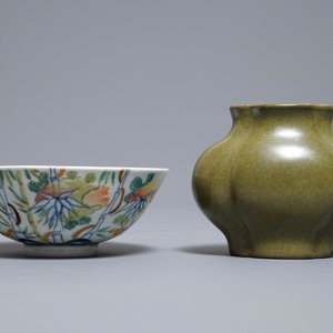 A Chinese 'teadust' vase and a doucai bowl, Yongzheng and Qianlong mark, 18th and 20th C. — 照片 2