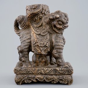 A Chinese temple dog in carved hardstone or marble, prob. late Ming — photo 2