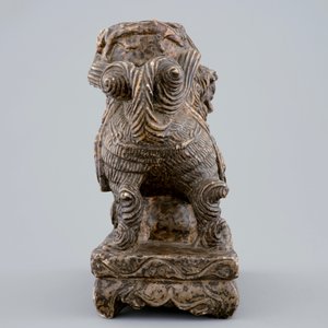 A Chinese temple dog in carved hardstone or marble, prob. late Ming — photo 5