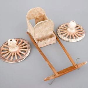 A Chinese terracotta cart with wooden attachment, possibly Han Dynasty (2nd C. b.C - 2nd C. a.C.) — photo 3