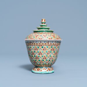 A Chinese Thai market Bencharong bowl and cover, 19th C. — 照片 2