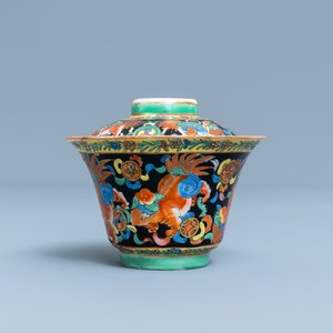 A Chinese Thai market Bencharong bowl and cover, 19th C. — 照片 2