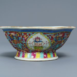 A Chinese Thai market Bencharong famille rose bowl, Yongzheng mark, 19/20th C. — photo 1