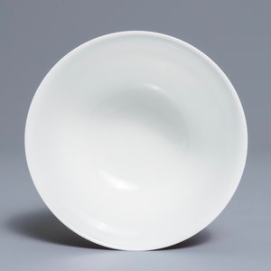 A Chinese Thai market Bencharong-style bowl on stand, seal mark, 19/20th C. — photo 7