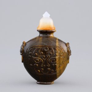 A Chinese tiger's eye snuff bottle, ca. 1900 — foto 1