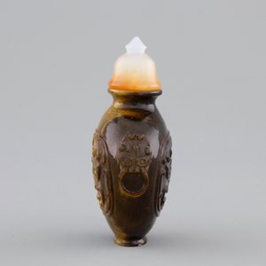 A Chinese tiger's eye snuff bottle, ca. 1900 — foto 2