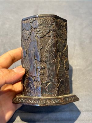 A Chinese tixi lacquer brush pot, 'bitong', Ming — photo 2