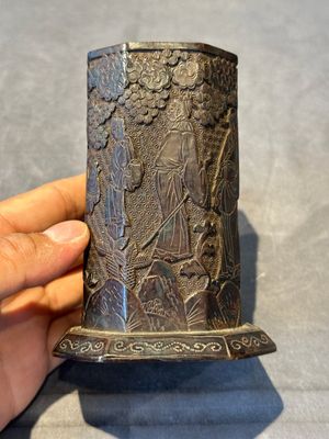 A Chinese tixi lacquer brush pot, 'bitong', Ming — photo 3