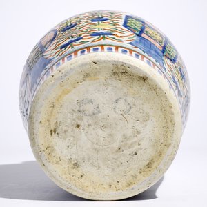 A Chinese Transitional wucai vase with buddhist emblems, Transitional period, Chongzhen/Shunzhi — photo 5