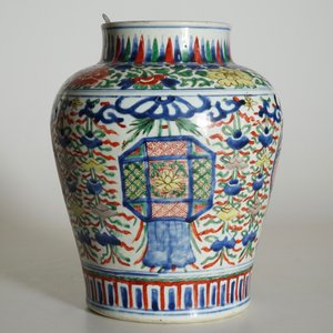 A Chinese Transitional wucai vase with buddhist emblems, Transitional period, Chongzhen/Shunzhi — photo 10
