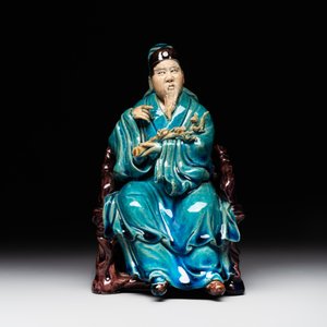 A Chinese turquoise- and aubergine-glazed sculpture of a seated scholar, 18/19th C. — 照片 2