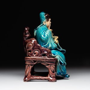 A Chinese turquoise- and aubergine-glazed sculpture of a seated scholar, 18/19th C. — 照片 4