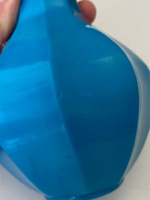 A Chinese turquoise blue Peking glass facetted bottle vase, Qianlong mark and of the period — 照片 12