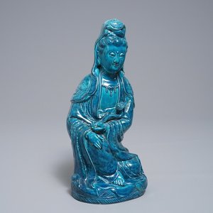 A Chinese turquoise-glazed and underglaze blue model of Guanyin, 19/20th C. — 照片 1