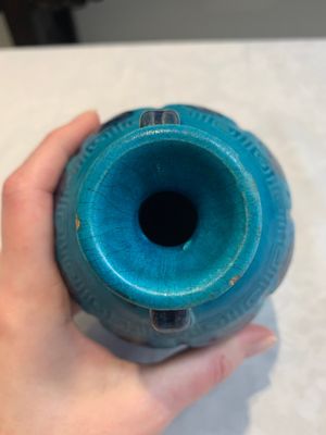 A Chinese turquoise-glazed brush rest and a Fahau vase, 18/19th C. — 照片 6