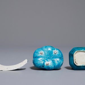 A Chinese turquoise-glazed brush rest and two small brushwashers, Kangxi — photo 7