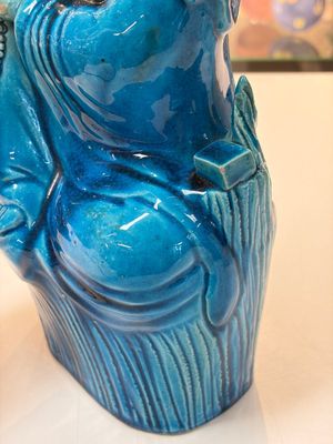 A Chinese turquoise-glazed Guanyin, a white-glazed bottle vase and a blue and white jar, 19th C. — 照片 25