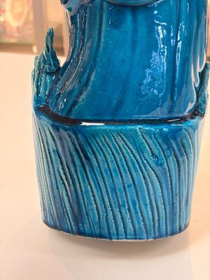 A Chinese turquoise-glazed Guanyin, a white-glazed bottle vase and a blue and white jar, 19th C. — 照片 29