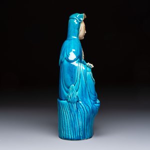 A Chinese turquoise-glazed Guanyin, a white-glazed bottle vase and a blue and white jar, 19th C. — 照片 11