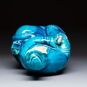 A Chinese turquoise-glazed Guanyin, a white-glazed bottle vase and a blue and white jar, 19th C. — 照片 12
