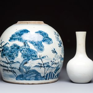 A Chinese turquoise-glazed Guanyin, a white-glazed bottle vase and a blue and white jar, 19th C. — 照片 5