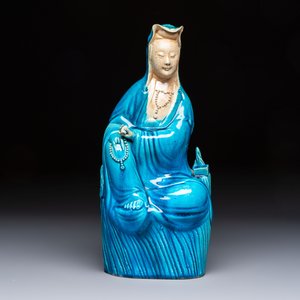 A Chinese turquoise-glazed Guanyin, a white-glazed bottle vase and a blue and white jar, 19th C. — 照片 8