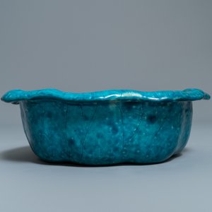 A Chinese turquoise-glazed lotus leaf-shaped brush washer, 18/19th C. — photo 4