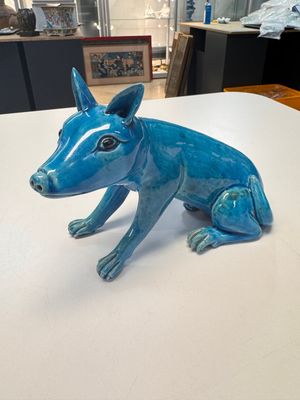 A Chinese turquoise-glazed model of a dog, Qianlong mark, 19th C. — photo 1