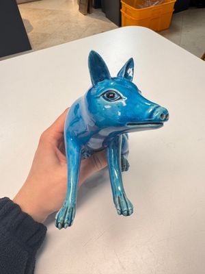 A Chinese turquoise-glazed model of a dog, Qianlong mark, 19th C. — photo 2