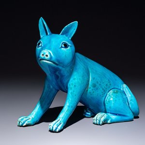 A Chinese turquoise-glazed model of a dog, Qianlong mark, 19th C. — photo 1