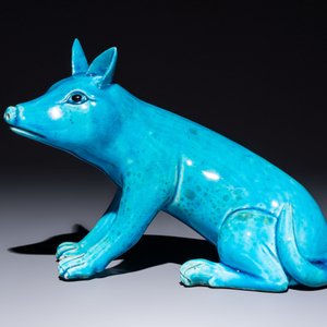 A Chinese turquoise-glazed model of a dog, Qianlong mark, 19th C. — photo 2