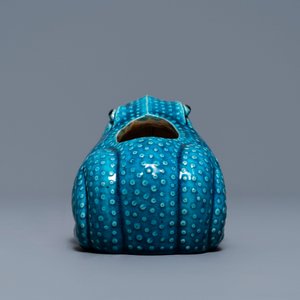 A Chinese turquoise-glazed model of a toad, a cat and a blue and white snuff bottle, Kangxi and 19th C. — 照片 4