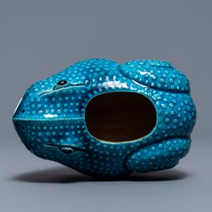 A Chinese turquoise-glazed model of a toad, a cat and a blue and white snuff bottle, Kangxi and 19th C. — 照片 6