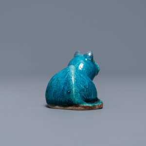 A Chinese turquoise-glazed model of a toad, a cat and a blue and white snuff bottle, Kangxi and 19th C. — 照片 9