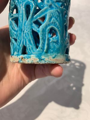 A Chinese turquoise-glazed reticulated brush pot, 18th C. — photo 10