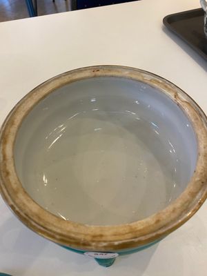 A Chinese turquoise-glazed tripod bowl and cover, 19th C. — photo 9