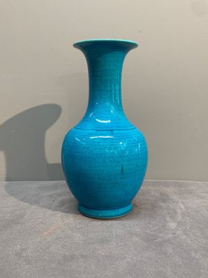 A Chinese turquoise-glazed vase, 18/19th C. — photo 2