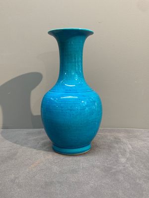 A Chinese turquoise-glazed vase, 18/19th C. — photo 4