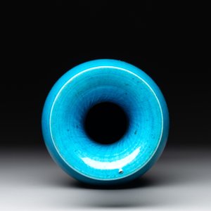 A Chinese turquoise-glazed vase, 18/19th C. — photo 5