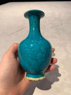 A Chinese turquoise-glazed vase, 18th C. — photo 2