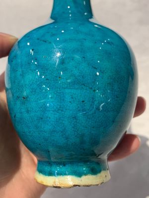 A Chinese turquoise-glazed vase, 18th C. — photo 9