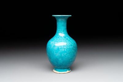 A Chinese turquoise-glazed vase, 18th C.