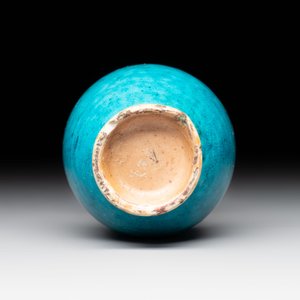 A Chinese turquoise-glazed vase, 18th C. — photo 4