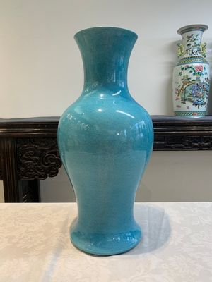 A Chinese turquoise-glazed vase, 19th C. — photo 5